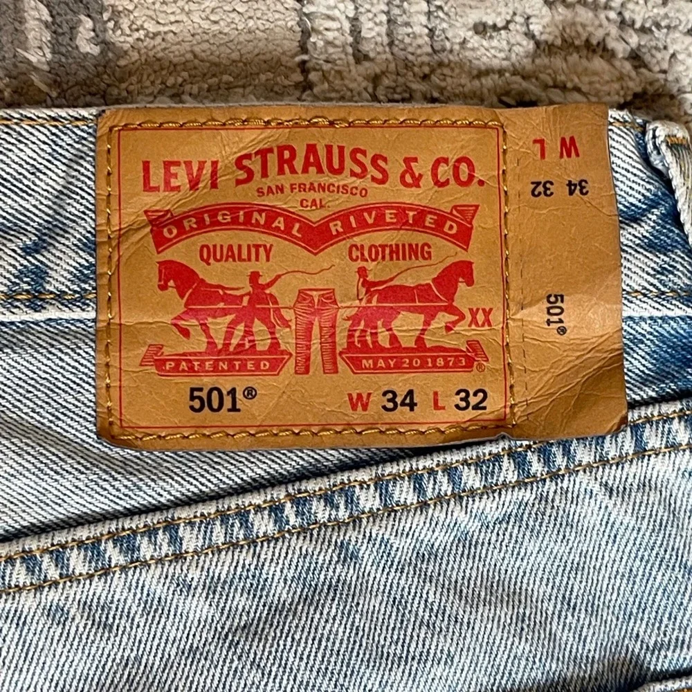 Levi's 501 Jeans‎ Mens W34 L32 Light Wash Distressed Patch Ripped Straight Denim